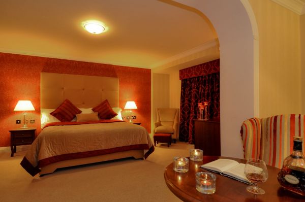 rooms-deluxe-red2