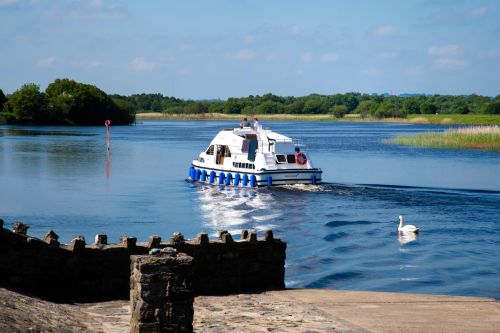 Cruising on the Shannon, Shannonbridge, Co Offaly_master