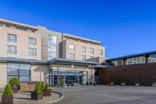 Manor West Hotel 